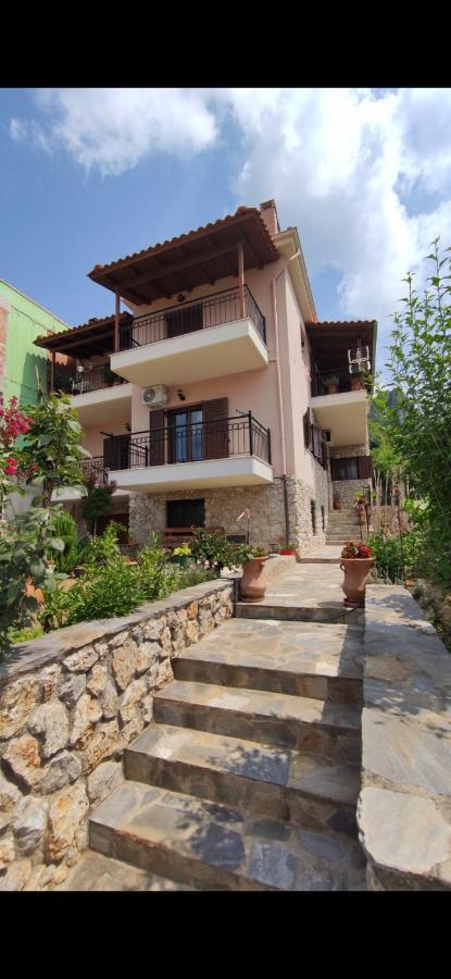 Panos Luxury Suites Калампака Екстериор снимка